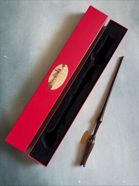 Luna Lovegood Harry Potter Wooden Wand + Harry Potter Tea + Hermione Plush